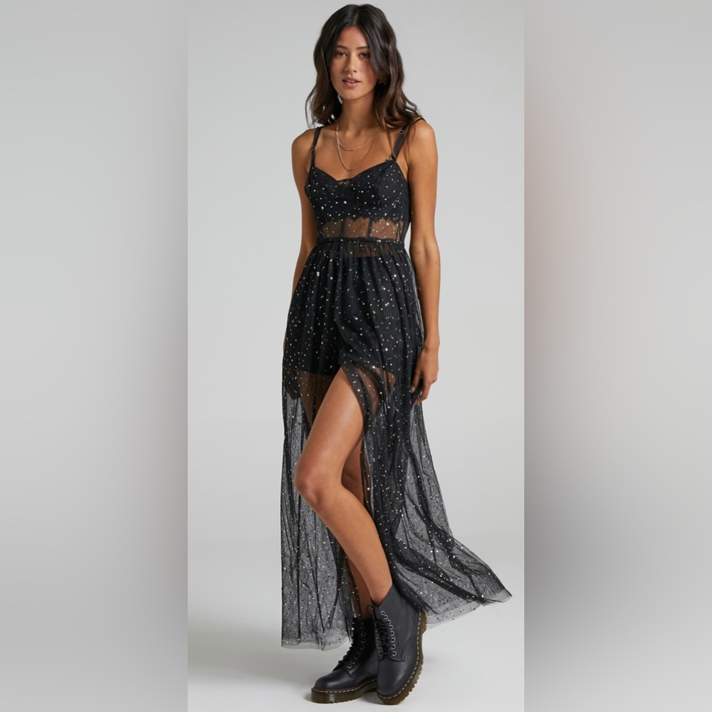 STUNNING VIEW BODICE MAXI DRESS IN BLACK MESH